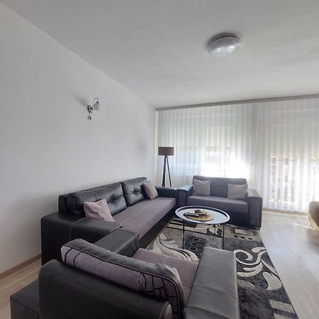 Private Apartments Prishtina Pristina Buitenkant foto